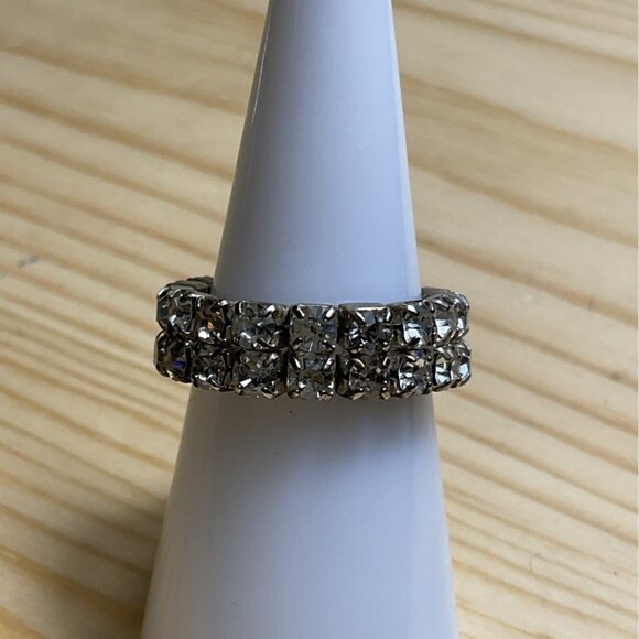 Silver Tone Rhinestone Stretch Ring - Picture 1 of 4